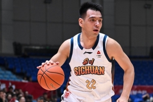 上赛季在四川6.4分4.8板1.1助！媒体人：山东男篮将签下杨文学