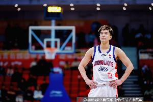 郭艾伦称赞C罗：我也想41岁还能打球让大家评判 挨骂也很幸福